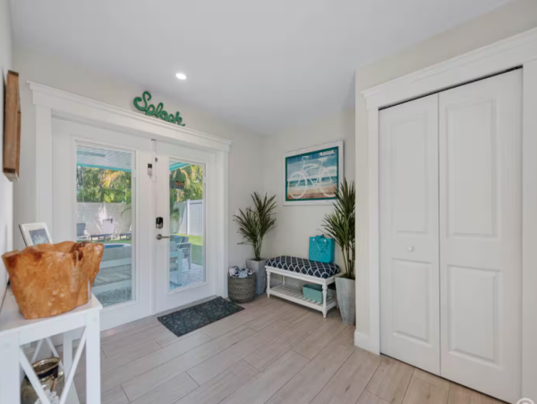 Luxurious Beach Getaway on Anna Maria Island Steps to Beach